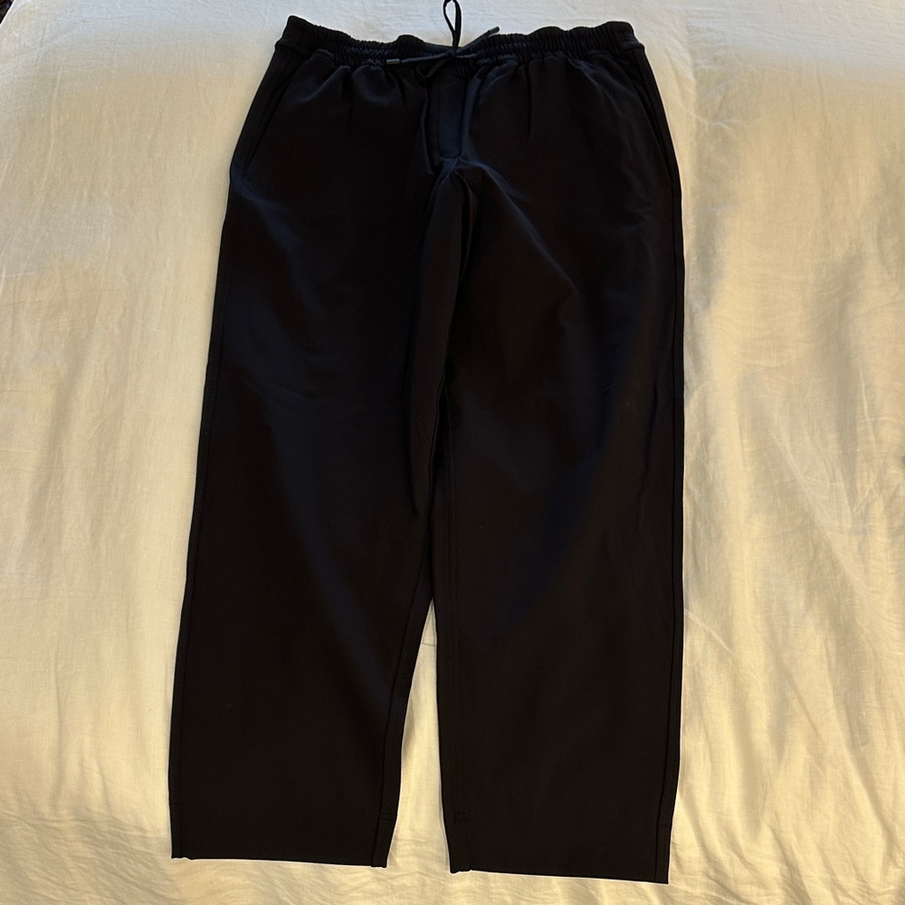 Classic Black Woman Tapered Leg Mid Rise 7/8 Luxtreme Pant Lululemon Size L